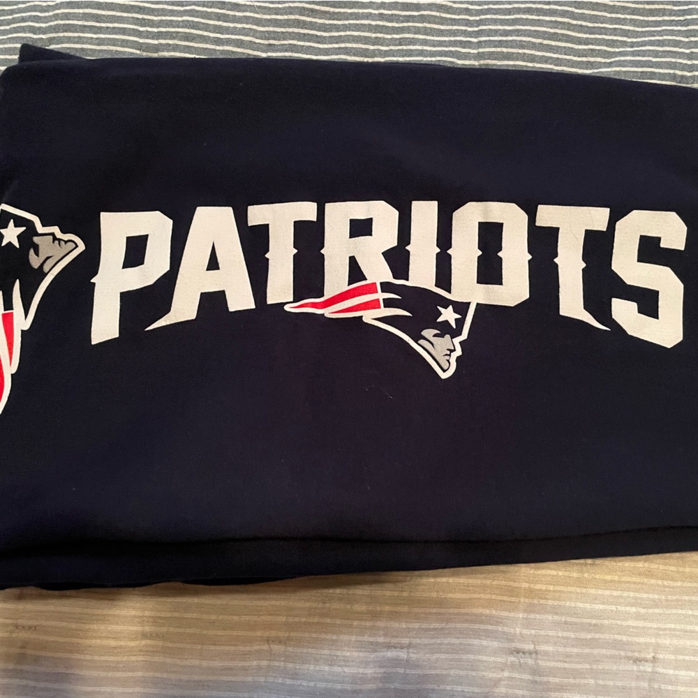Men’s New England Patriots sweat pants. Navy blue with logo on leg. Size medium.